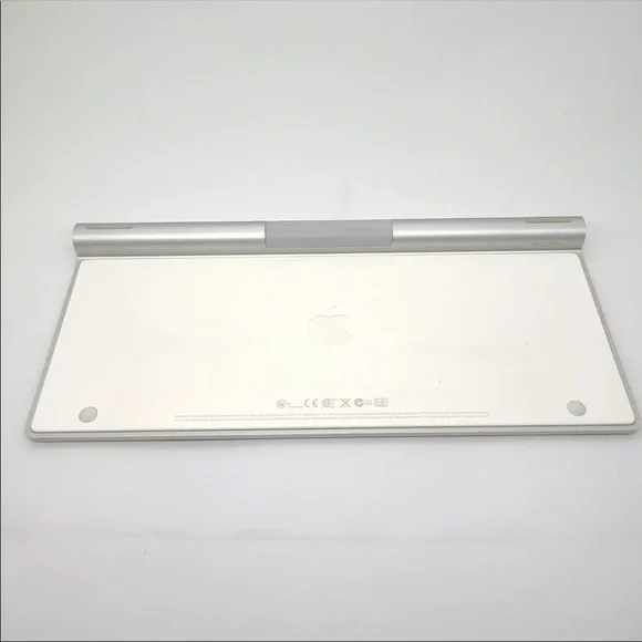 Apple Wireless Keyboard A1314 Battery Powered. Connect via Bluetooth. EUC - Picture 6 of 8